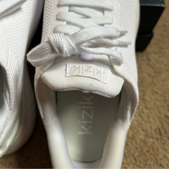 Kizik Athens Hands-Free Sneaker in White Size Women 7 / Men 5.5 - Picture 10 of 16